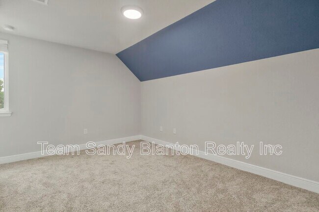 Building Photo - 5402 Parkside Dr