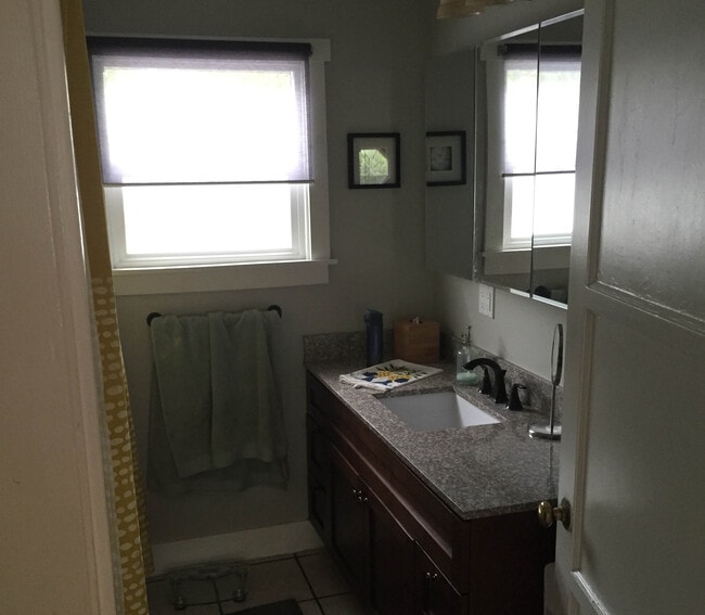 Building Photo - 957 N Avenue 49