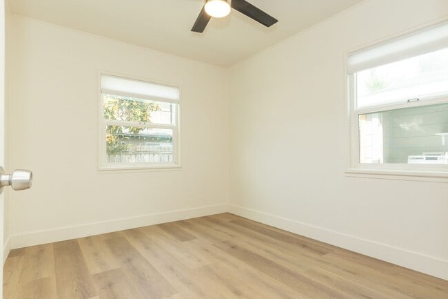 Building Photo - **REDUCED SECURITY DEPOSIT** Refreshed 2 Bed /1 Bath Pacific Beach Duplex Near the Ocean & Bay!