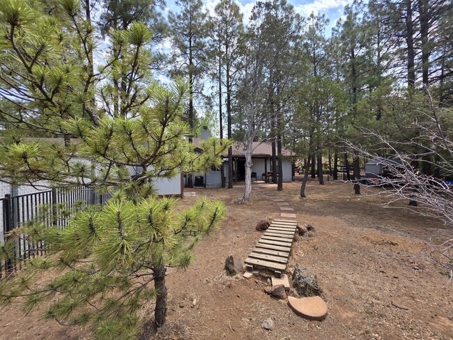 Building Photo - 5240 S 28th Pl