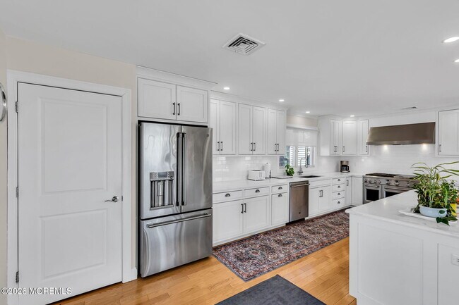 Building Photo - 550 Whiting Ave