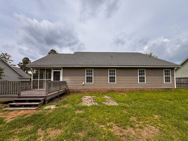 Building Photo - Lovely 3 Bed 2 Bath Plus Bonus Room Home in Raeford