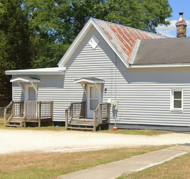 Building Photo - 800 E Caswell St