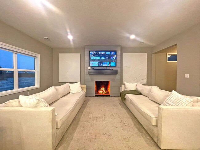 Building Photo - Elegant New Fireplace Home with 4 BRs on O...