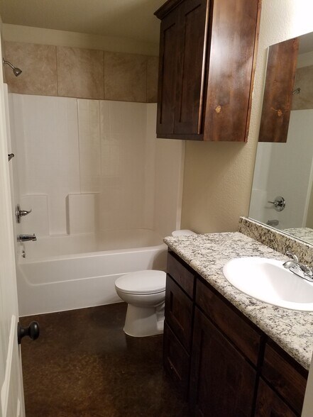 Building Photo - 105 Crossfire Ct