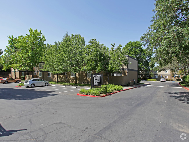 Building Photo - Groves at Manzanita