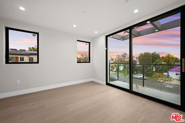 Building Photo - 1439 Edris Dr
