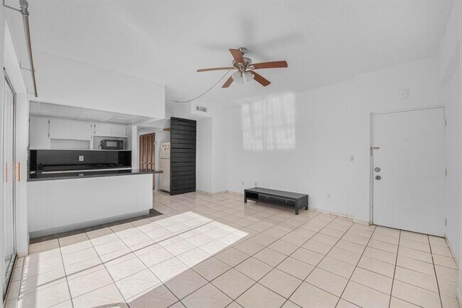 Building Photo - 1960 Marseille Dr