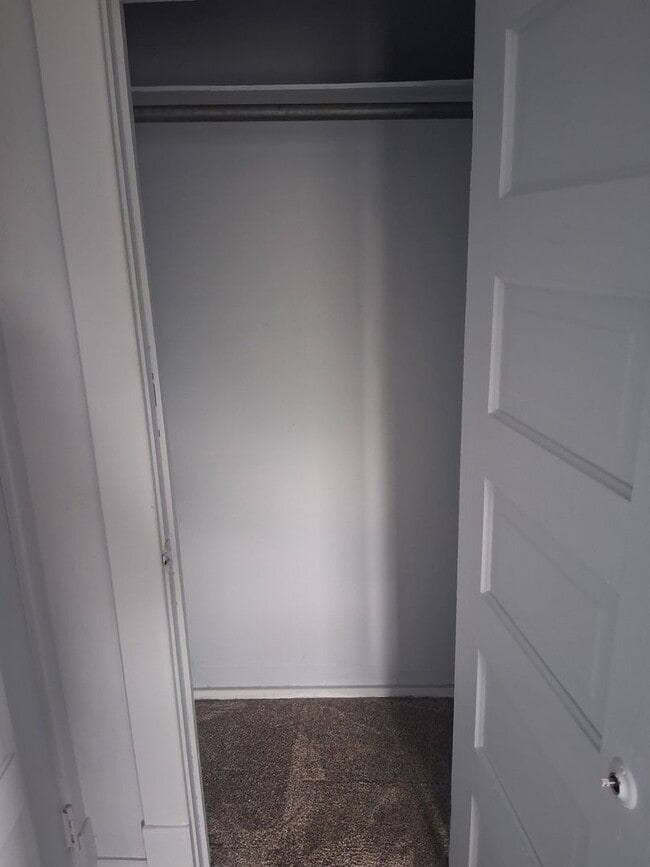 Building Photo - Chariming 2 bedroom Duplex in Quiet Neighborhood