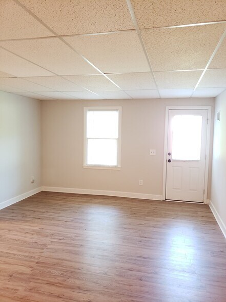 Building Photo - 3530 Parkwood Hills Ct