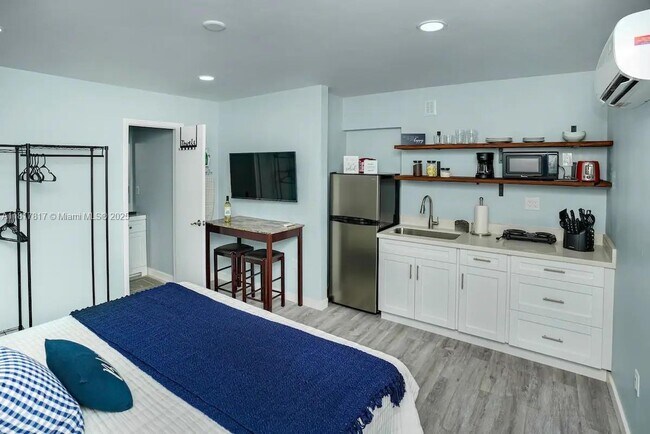 Primary Photo - 1647 NW 29th Ave