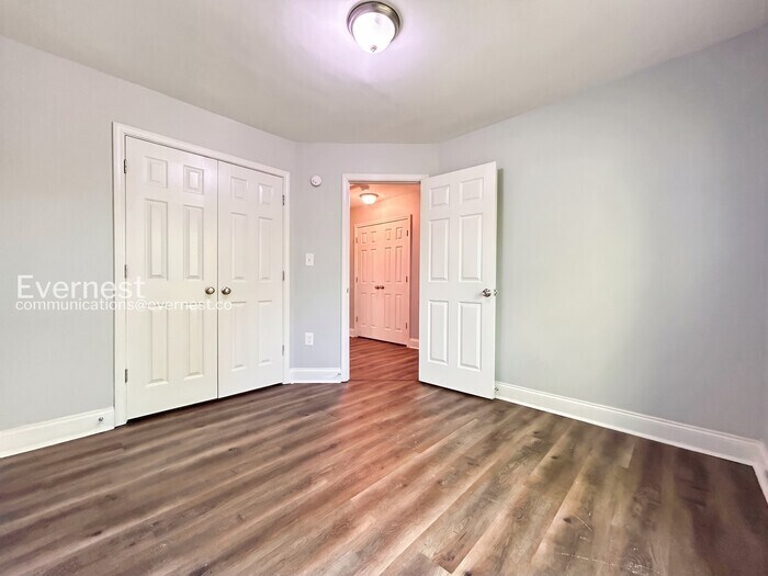 Building Photo - 838 Ridge Ave NW