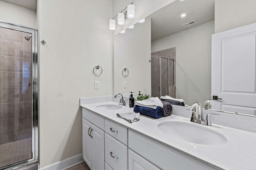 Building Photo - 3019 Jolene Ct