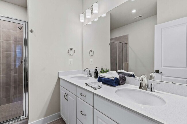 Building Photo - 3019 Jolene Ct