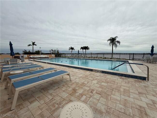 Building Photo - 4260 SE 20th Pl