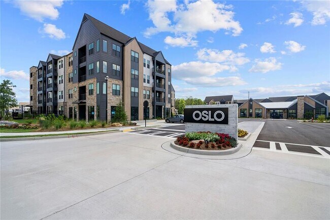 Primary Photo - 7000 Renaissance Pkwy