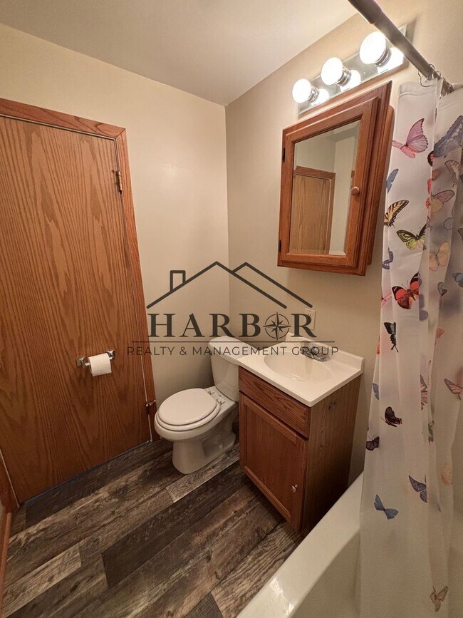 Building Photo - 800 8th Ave SE