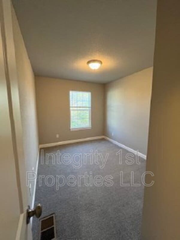 Building Photo - 6311 NE 44th St