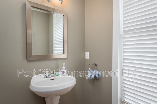 Building Photo - 9 Yogurt Ln