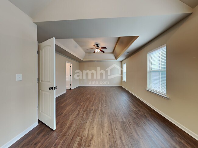 Building Photo - 160 Summit Point Dr