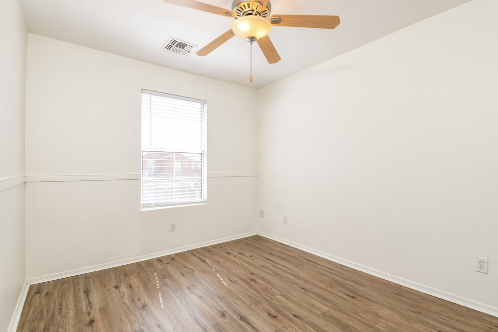 Building Photo - 1150 E Ferrara St