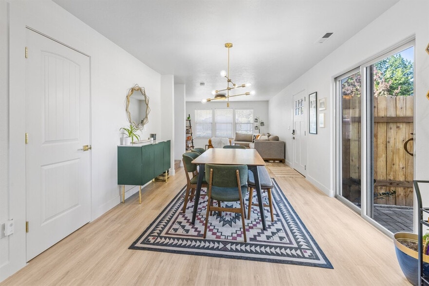 Building Photo - 2624 S Virginia Ave