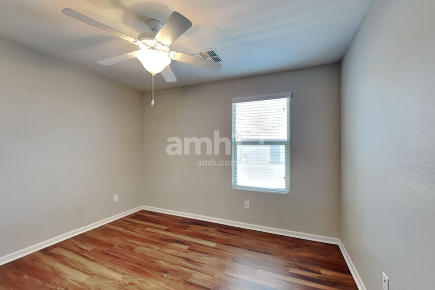 Building Photo - 20727 W Stone Hill Rd