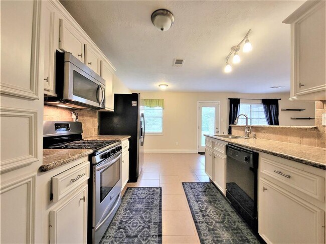 Building Photo - 721 Academy Ln