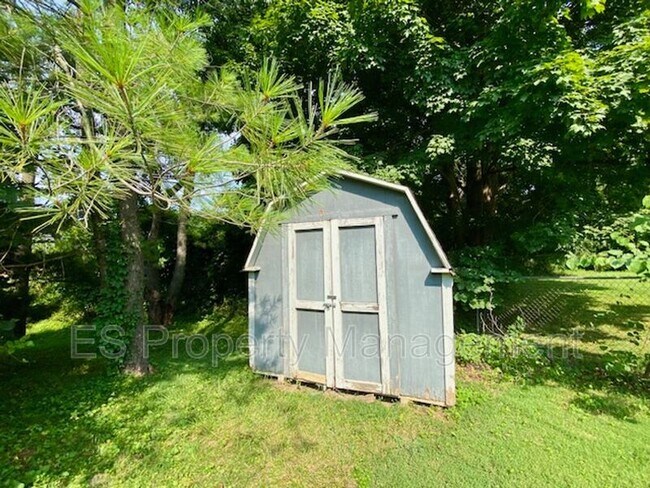 Building Photo - 6110 Munsee Ln