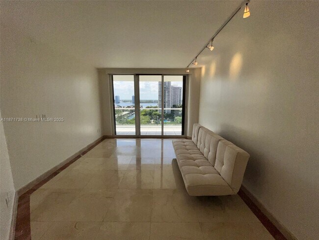 Building Photo - 2600 Island Blvd