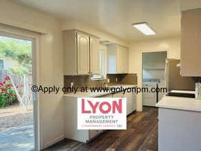 Building Photo - Spacious 2 bedroom, single level duplex in...