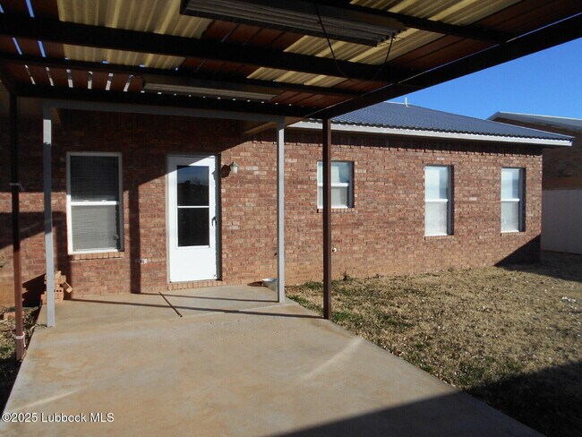 Building Photo - 907 11th St