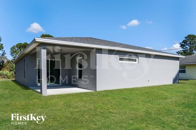 Building Photo - 2092 SW Altman Ave