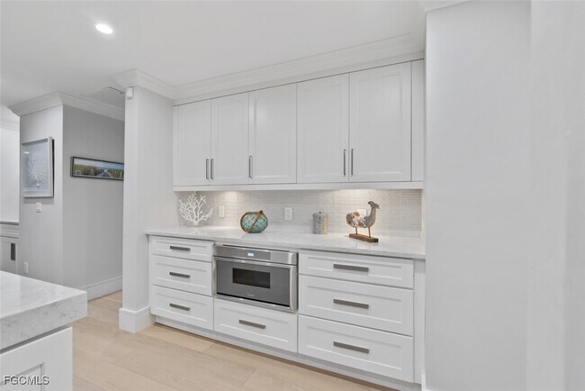 Building Photo - 635 Fountainhead Ln
