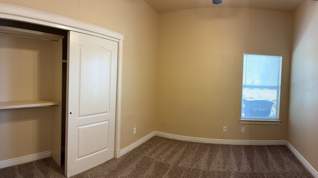 Building Photo - 5545 Manuel Moreno Dr