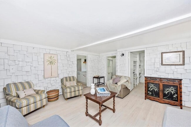 Building Photo - 2027 Panama Dr