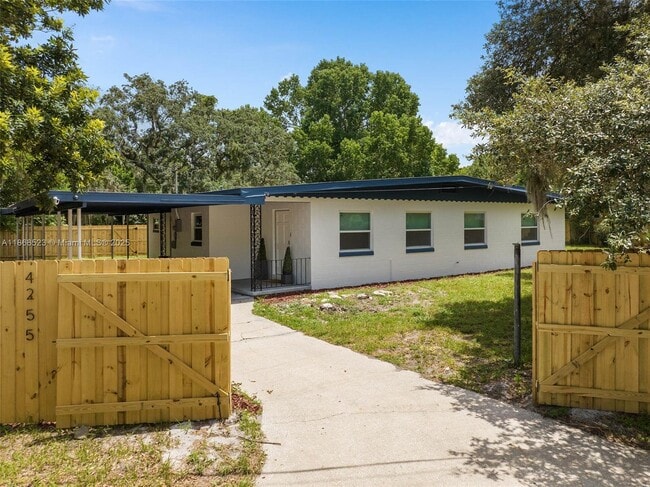 Building Photo - 4255 Wee St