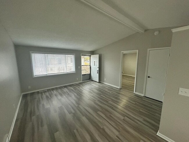 Building Photo - Updated 3 Bed / 2 Bath Home – Council Bluffs – $1,495/mo