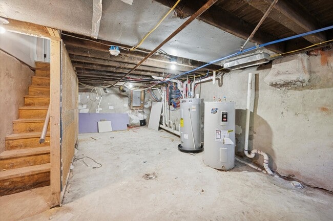 Building Photo - 2 Bed 3 Full Bath House North Philly