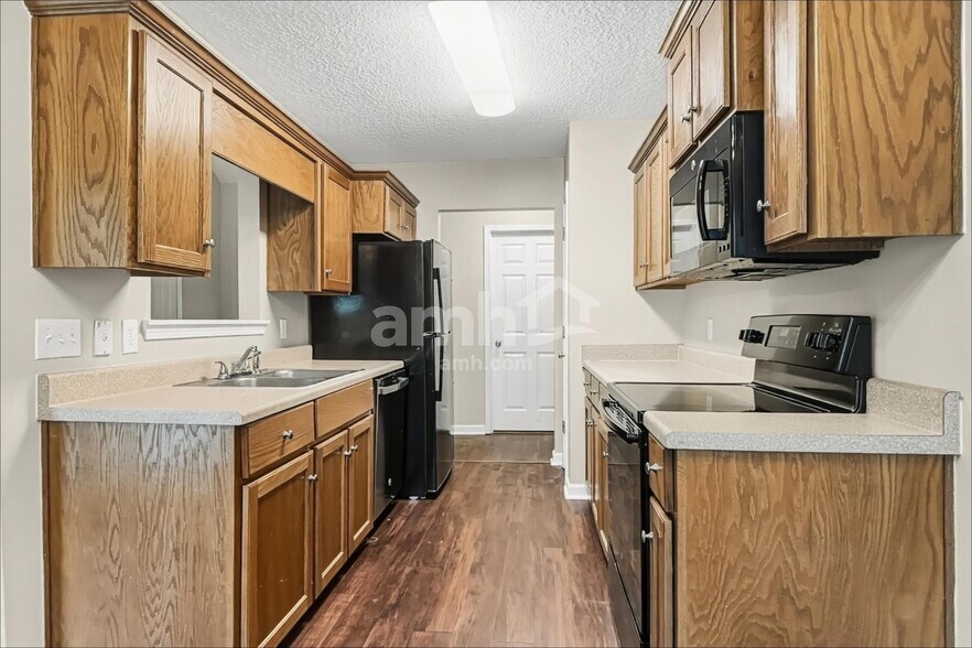Building Photo - 175 Huger St