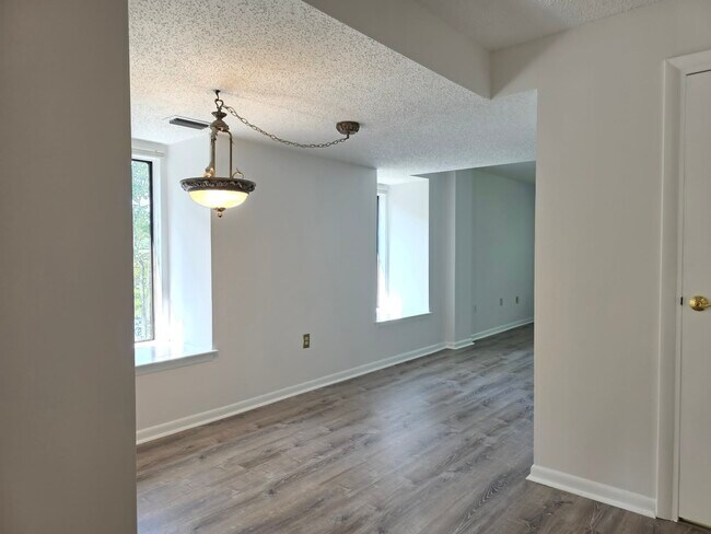 Building Photo - 231 Canal Park Dr