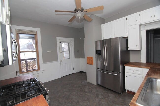 Building Photo - 4 bedroom home in the East Village of Dave...