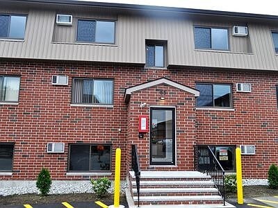 Building Photo - 65 Log St