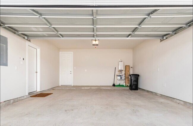 Building Photo - 1740 Cove Cres Ct