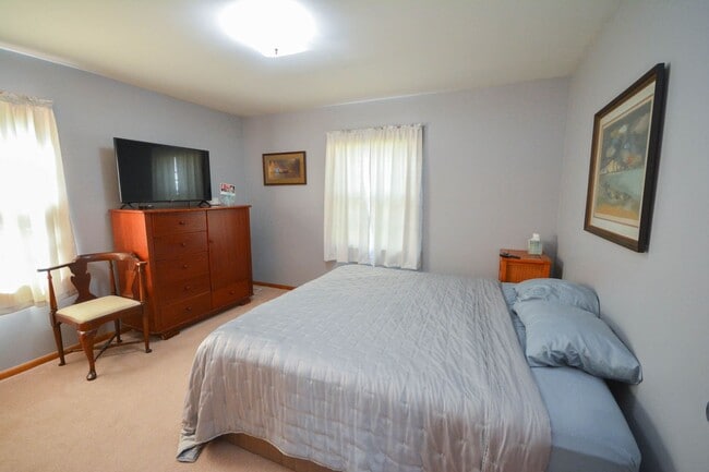 Building Photo - Spacious ranch style home in amazing Lowertown location!