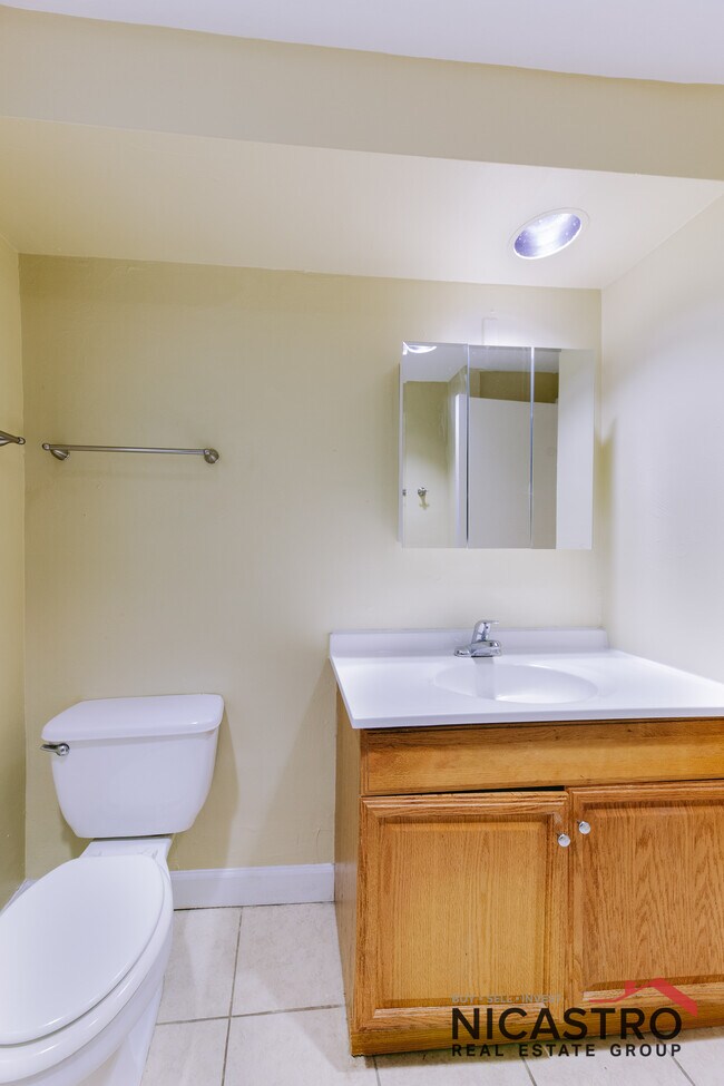 Building Photo - 252 E Lane Ave