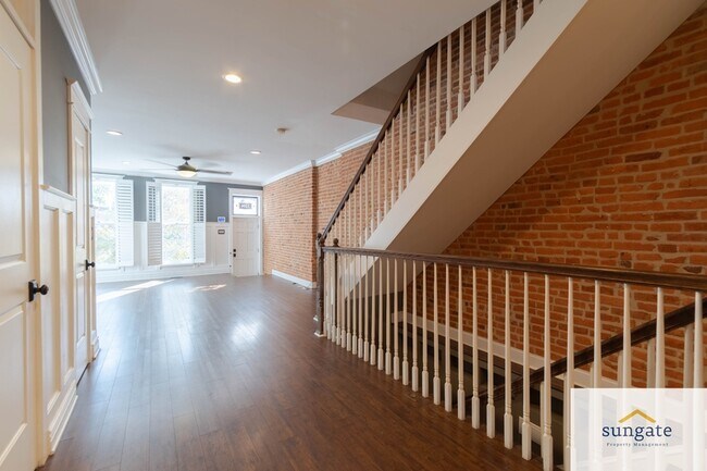 Building Photo - 3206 Hudson St