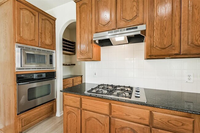 Building Photo - 11918 Mariposa Canyon Dr