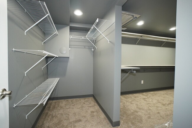 Building Photo - 6092 Cleveland St