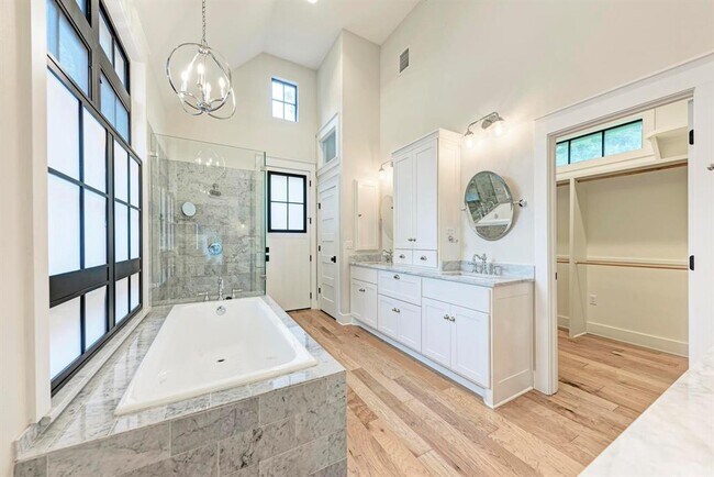 Building Photo - 1707 W St Johns Ave